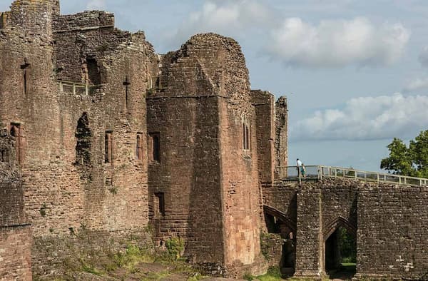 VDW Goodrich Castle 3 106426793